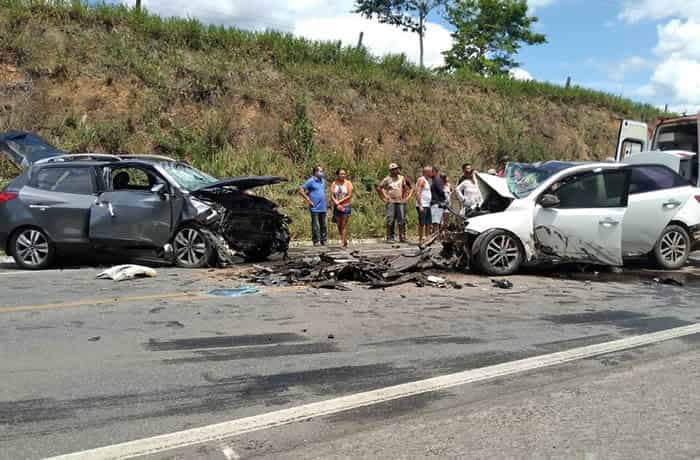 Acidente Entre Dois Carros Na Br Deixa Quatro Mortos E Tr S Pessoas