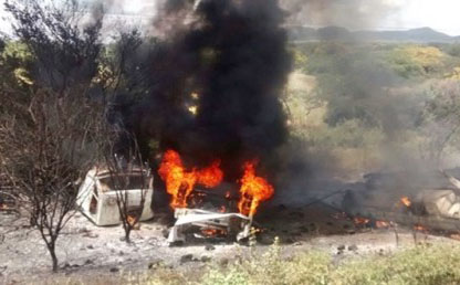 Caminhão explodiu após tombar na BR-030 (Foto: Guanambi Notícias)