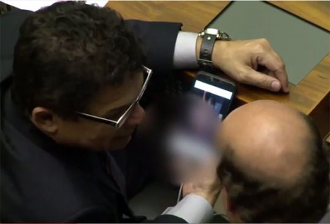 deputados-federais-assistindo-video-porno-na-camara-91