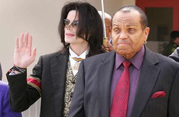 Médico afirma que Michael Jackson foi quimicamente castrado pelo pai