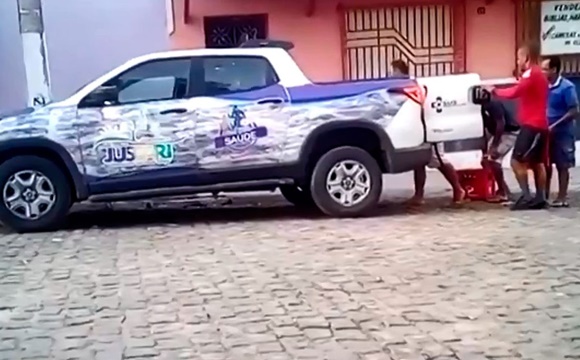 CARRO DA SECRETARIA DE SAÚDE DE JUSSARI É FLAGRADO TRANSPORTANDO CERVEJA