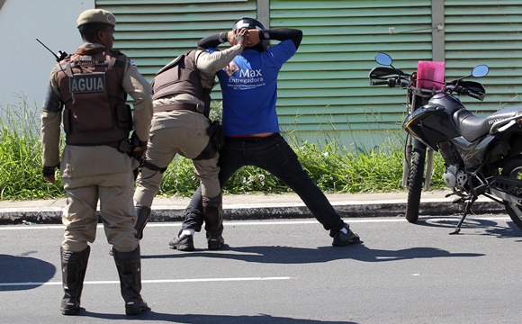 Polícia Militar ameaça entrar em greve na Bahia