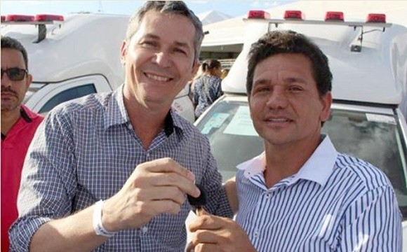 Prefeito de Manoel Vitorino renuncia e vice assume comando do município