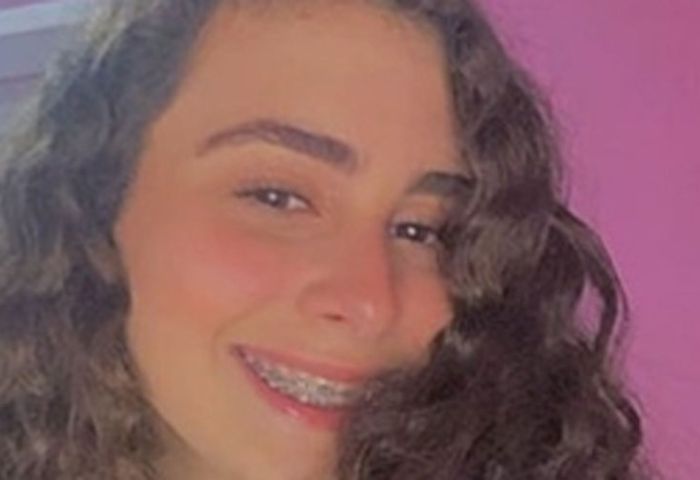 Maria Eduarda tinha 14 anos de idade e morreu dentro de casa.
