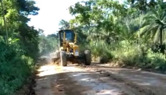 Recuperação da estrada que liga Ibiaçú ao distrito de Faisqueira.