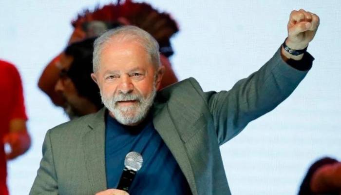 Lula (PT) lidera as intenções de voto na corrida presidencial de 2022.