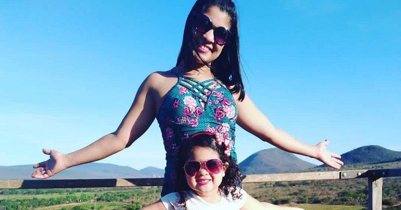 As vítimas foram identificadas como Daniela, 24 anos, e Júlia Sophia, 8 anos.