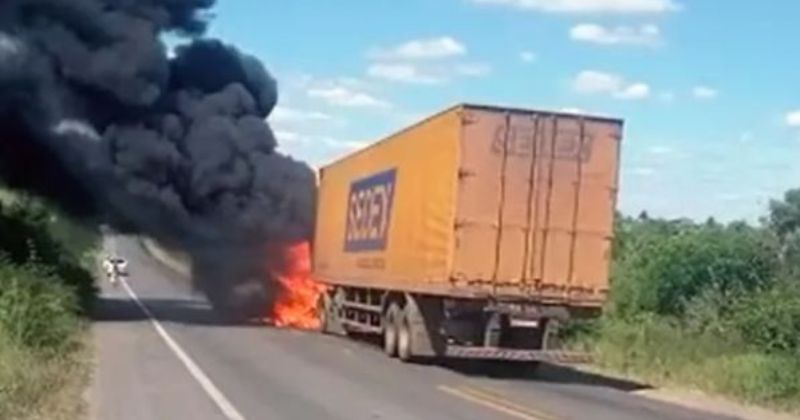 O veículo, que seguia para Fortaleza, começou a expelir uma fumaça vinda do motor.