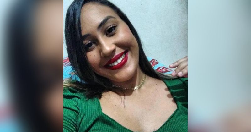 A jovem teve ferimentos graves na cabeça, no pescoço e também no tórax.