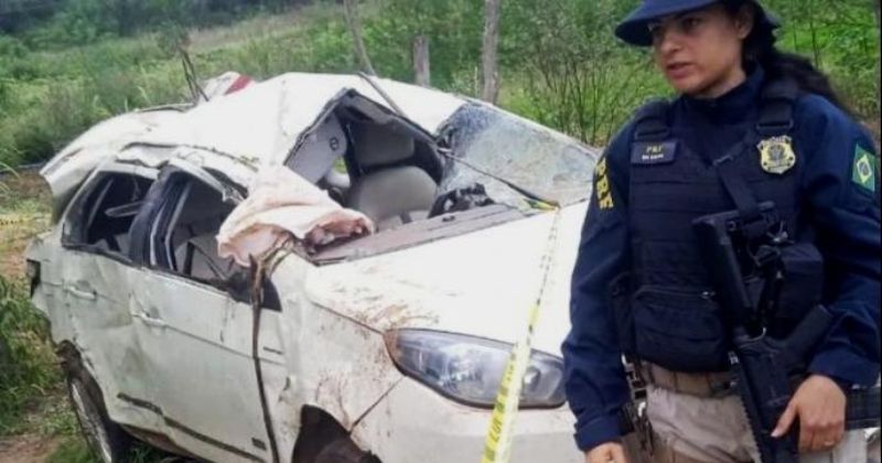 Fiat Siena ficou completamente destruido - Foto: Calila Notícias