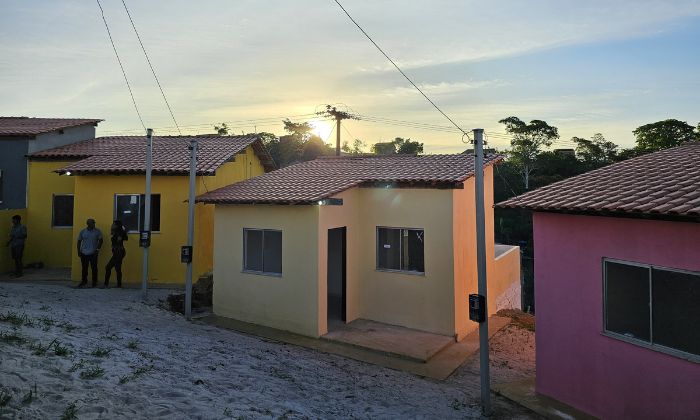 Prefeitura de Itacaré entrega 20 casas populares às famílias de Taboquinhas atingidas pelas enchentes de 2021 e 2022