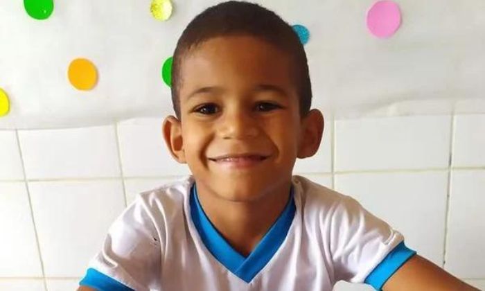 Menino de 8 anos morre ao cair de bicicleta e bater a cabeça na Bahia