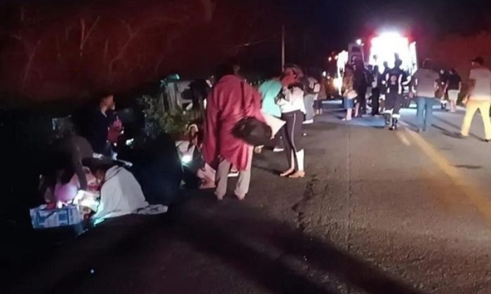 Ônibus tomba em Caetité e deixa 29 pessoas feridas