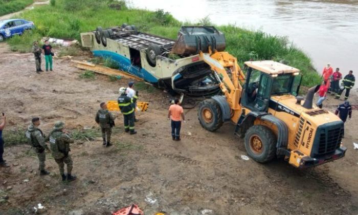 Acidente com ônibus da Novo Horizonte entre Itapetinga e Potiraguá deixa vários mortos