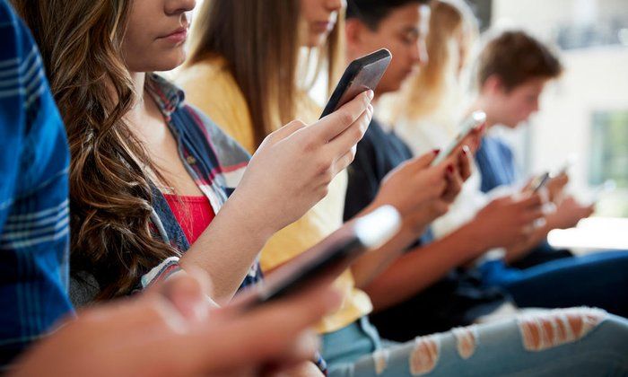 Uso de aparelho celular em sala de aula pode ser proibido na Bahia