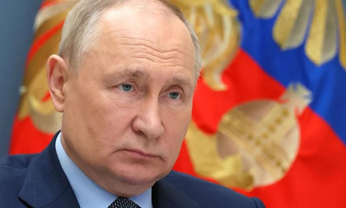 Presidente Russo Vladimir Putin se reelege com votação recorde em comparecimentos e promete fortalecer o exército