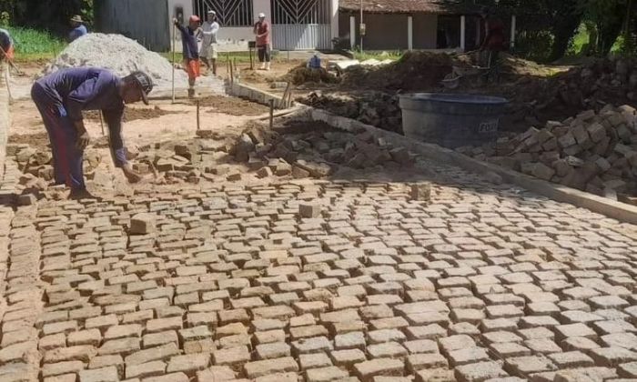 Prefeito Moacyr Leite vistoria obras de pavimentação em Serra Grande 