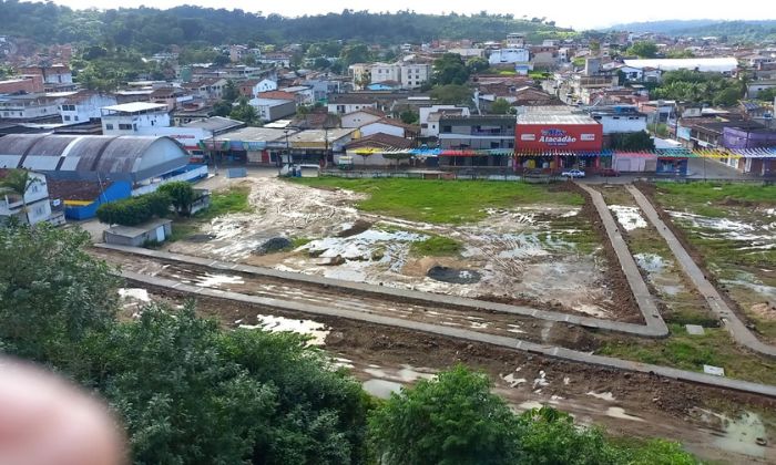 Prefeitura avança na implantação do Centro Comercial no terreno do antigo estádio de futebol