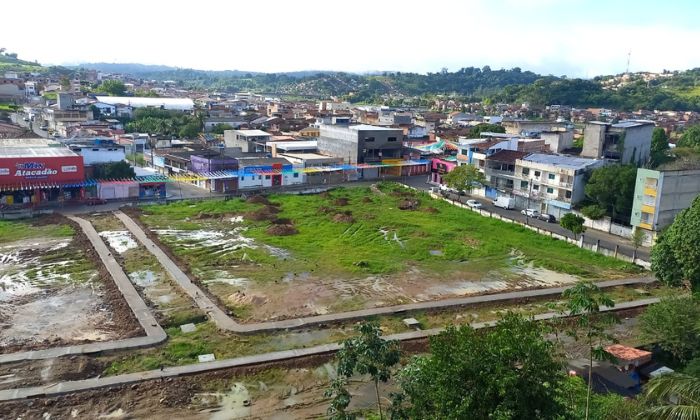 Prefeitura avança na implantação do Centro Comercial no terreno do antigo estádio de futebol