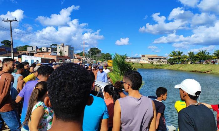 Homem morre após carro cair em represa na cidade de Uruçuca.