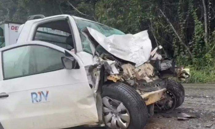 Homem de 41 Anos morre em colisão envolvendo carros e carreta no Sul da Bahia