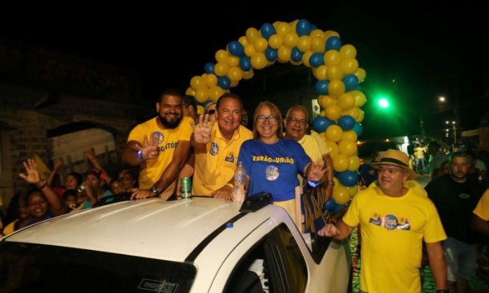 Grande passeata marca campanha de Magnólia Barreto e Lebrão em Uruçuca