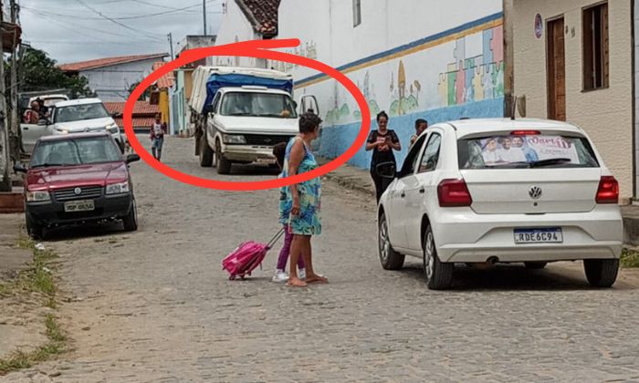 População denuncia transporte escolar de crianças em "pau-de-arara" 