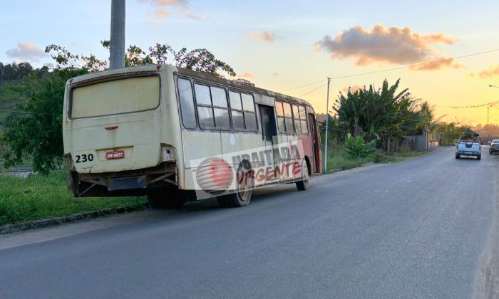 Ônibus abandonado na rodovia entre Ubaitaba e Faisqueira gera revolta e preocupação 