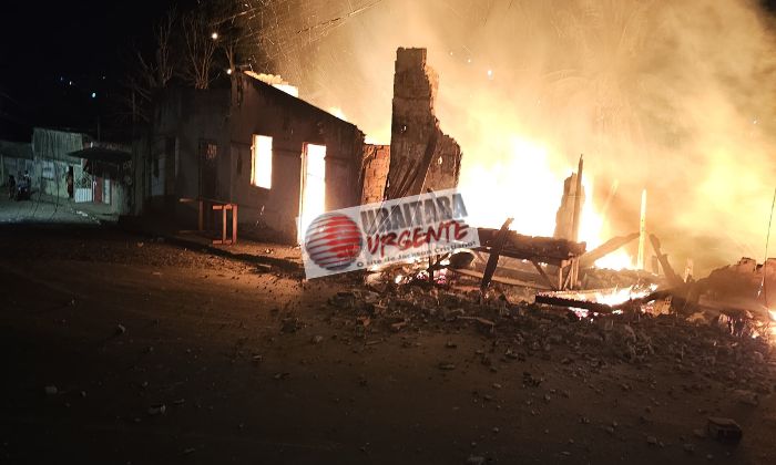 Local foi completamente destruído pelo fogo.