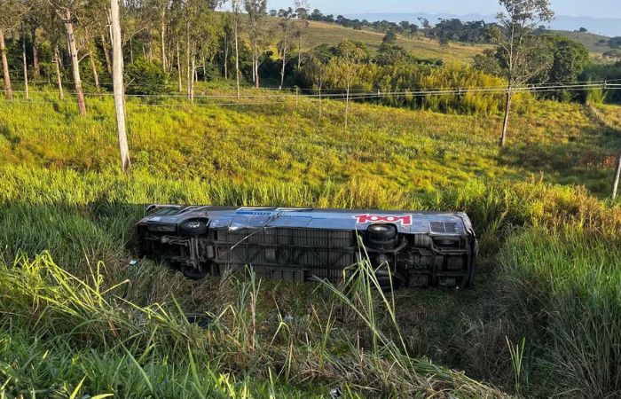 Um adolescente de 13 anos morreu e 25 pessoas ficaram feridas.