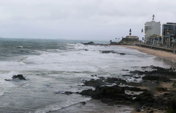 Dia de chuva em Salvador - Crédito: Arisson Marinho/CORREIO