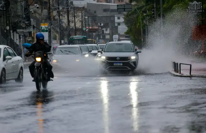 Chuva em Salvador - Crédito: Arisson Marinho/CORREIO
