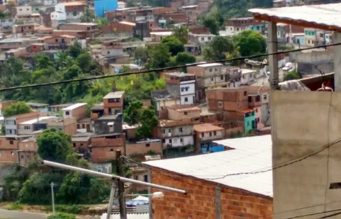 Quatro pessoas são baleadas no bairro Castelo Branco, em Salvador; duas morrem no local