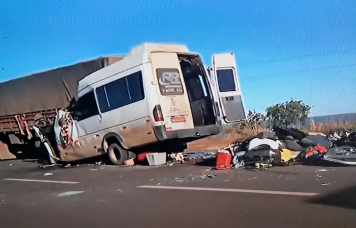 Van que saiu da Bahia com destino a Brasília.