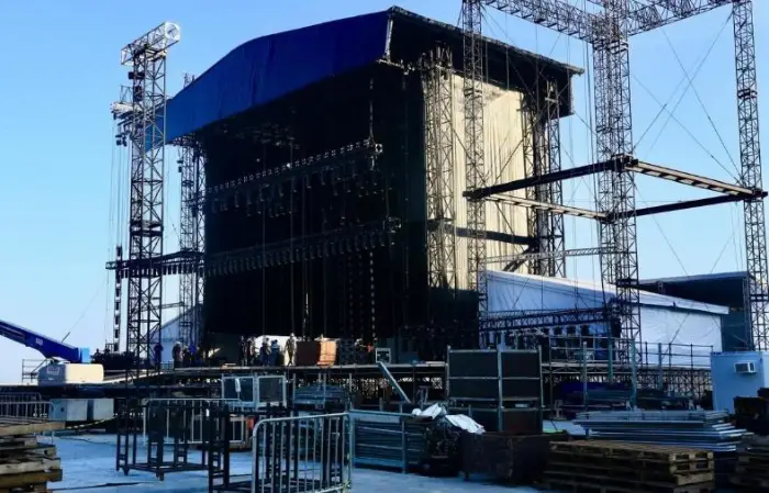 Palco para o show da Shakira em Copacabana (RJ).
