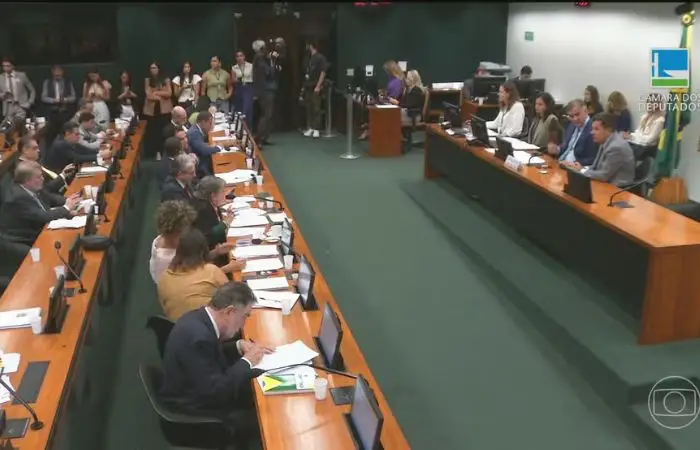 CCJ da Câmara aprova redução da maioria penal pra 16 anos